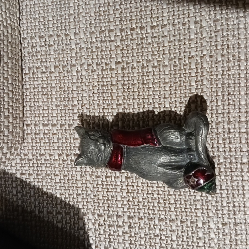 Vtg Lianna Christmas Brooch- Cat With Red Enamel Scarf Signed LIA